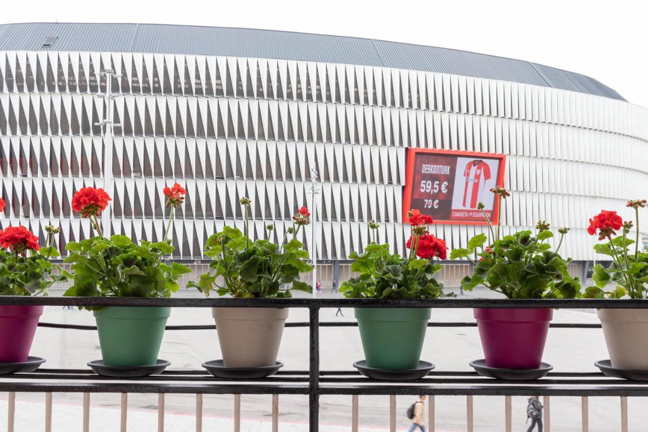 Apartamento Con Vistas Al Estadio San Mames Bilbao Bagian luar foto